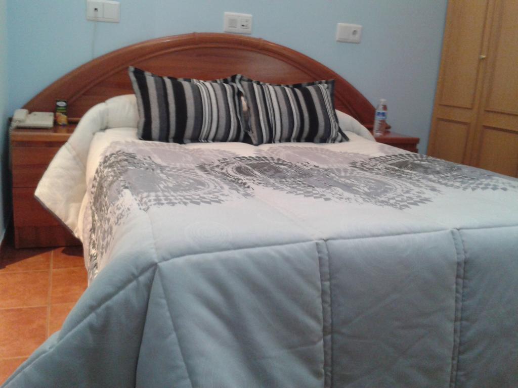 Hostal Campus Бургос Экстерьер фото